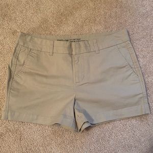 GAP 3 inch khaki shorts new without tags